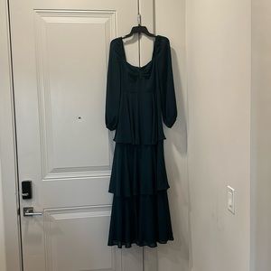 LuLu’s evergreen gown. Size medium. Full length. Long sleeved. Zipper closure.
